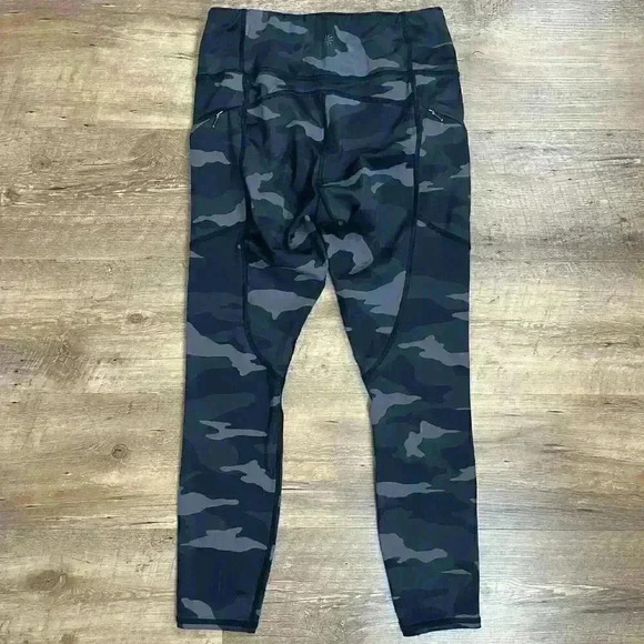 Athleta Camo Contender 7/8 Leggings Womens Sz S Pockets Black Gray Gym Hiking - Picture 5 of 12